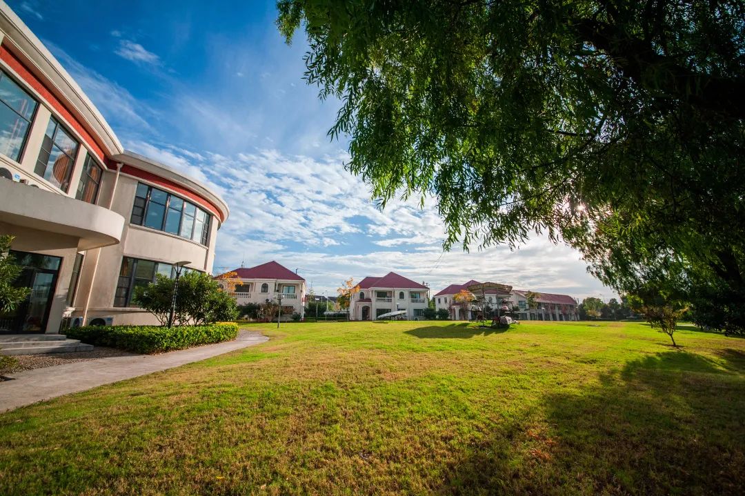 上海青浦区宏润博源高级中学