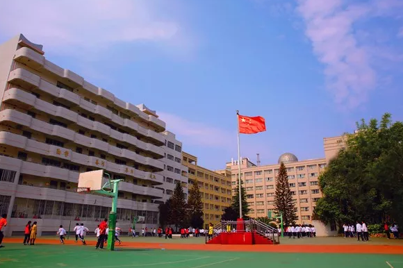 昆明市第十中学国际部