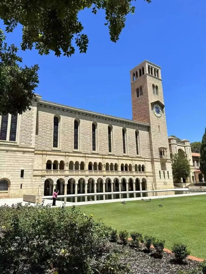 西澳大学