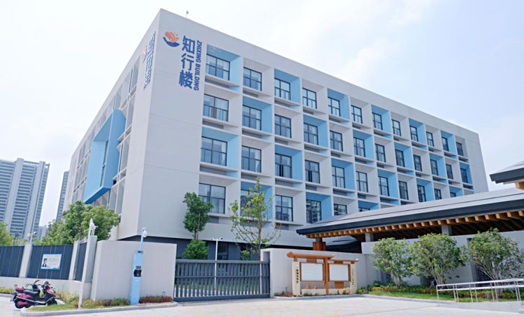 宁波前湾行远高中双语部