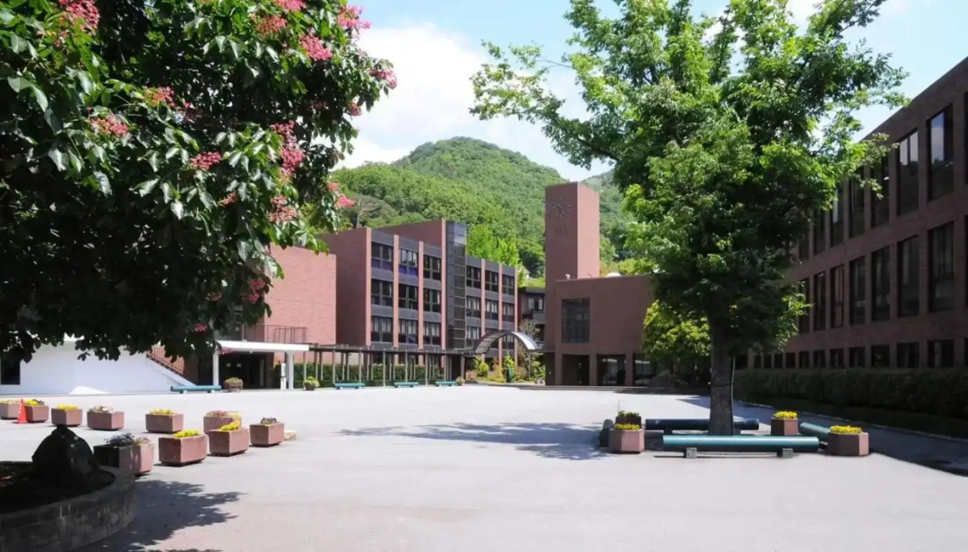 日本山梨学院高等学校