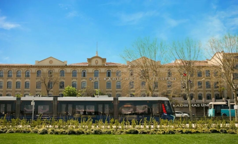 卡迪尔哈斯大学