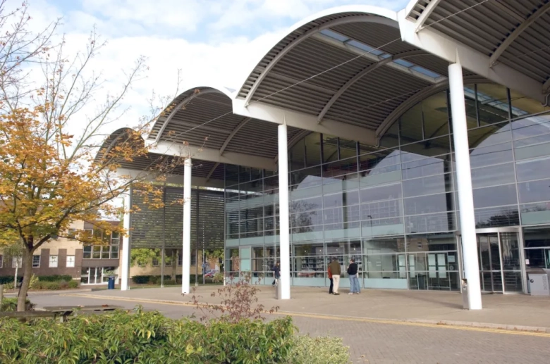 克兰菲尔德大学