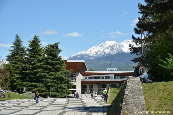 格勒诺布尔-阿尔卑斯大学
