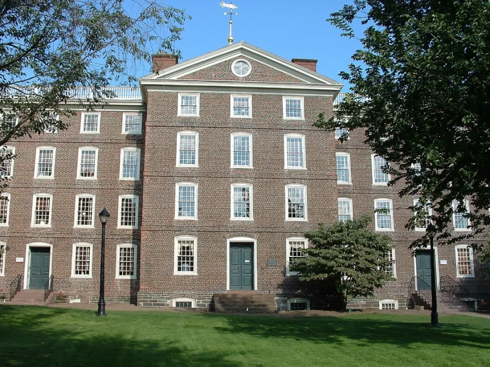 布朗大学