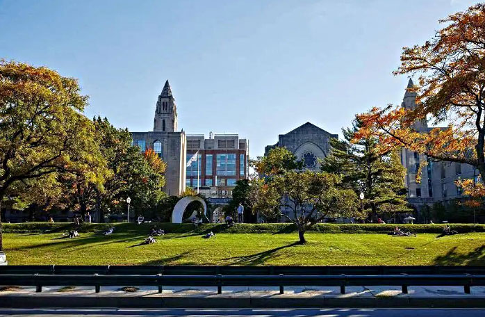 波士顿大学