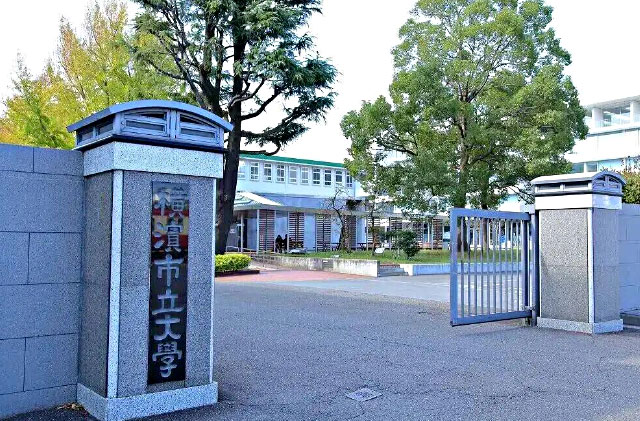 横滨市立大学