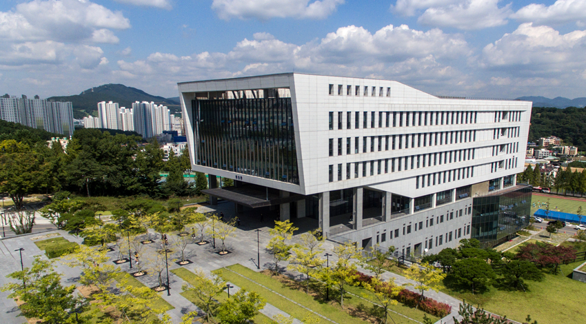 明知大学