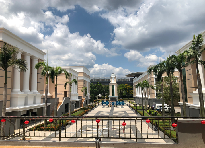 思特雅大学