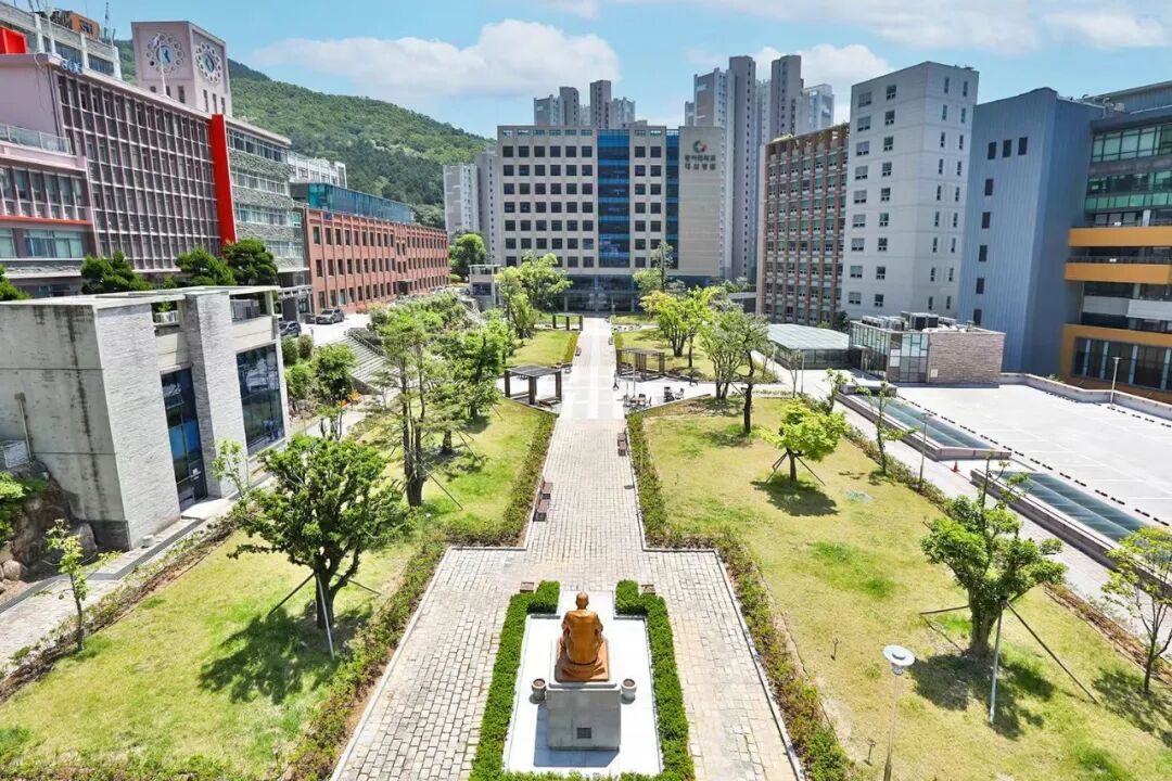东亚大学