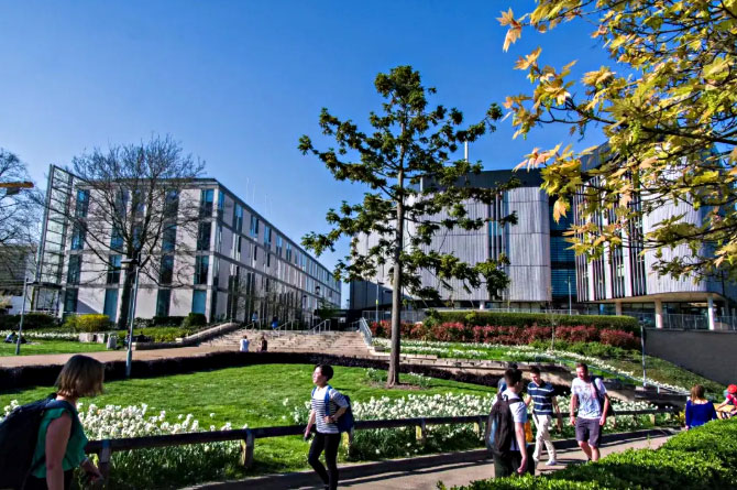 南安普顿大学