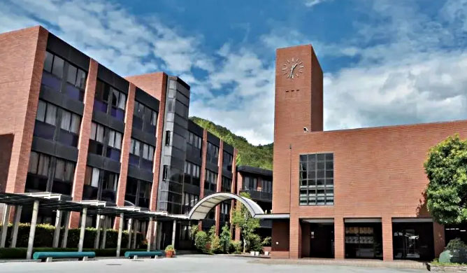 山梨学院大学