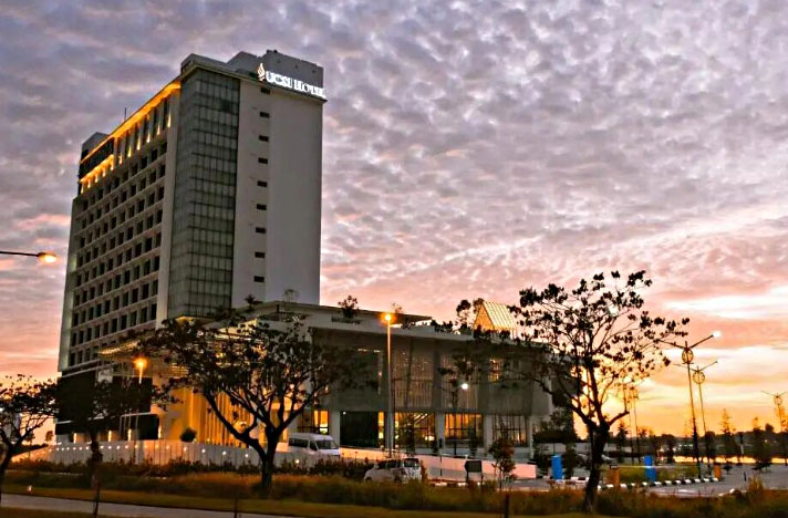 思特雅大学