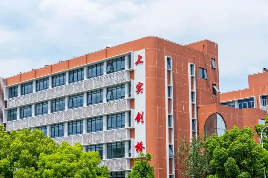 中考结束后录取或转轨国际学校高中，家长要了解哪些事情？