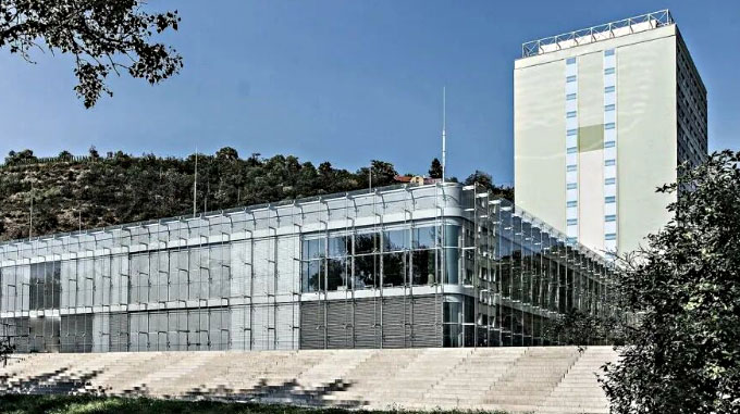 查理大学