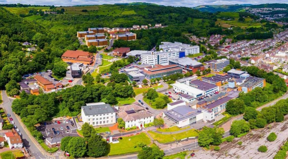 南威尔士大学