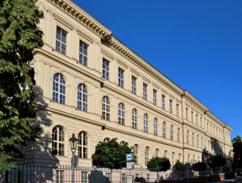 查理大学