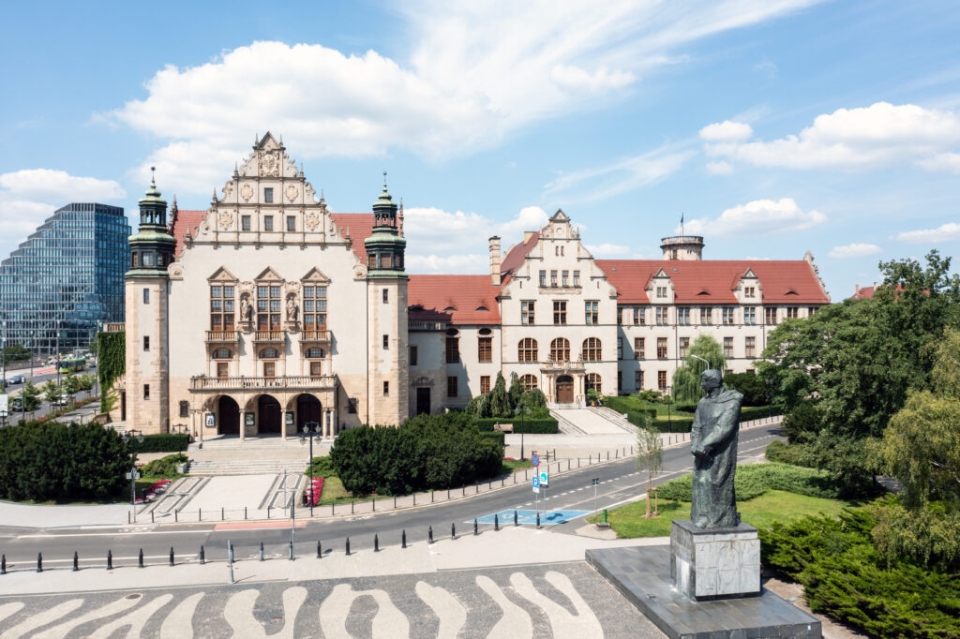 波兹南密茨凯维奇大学